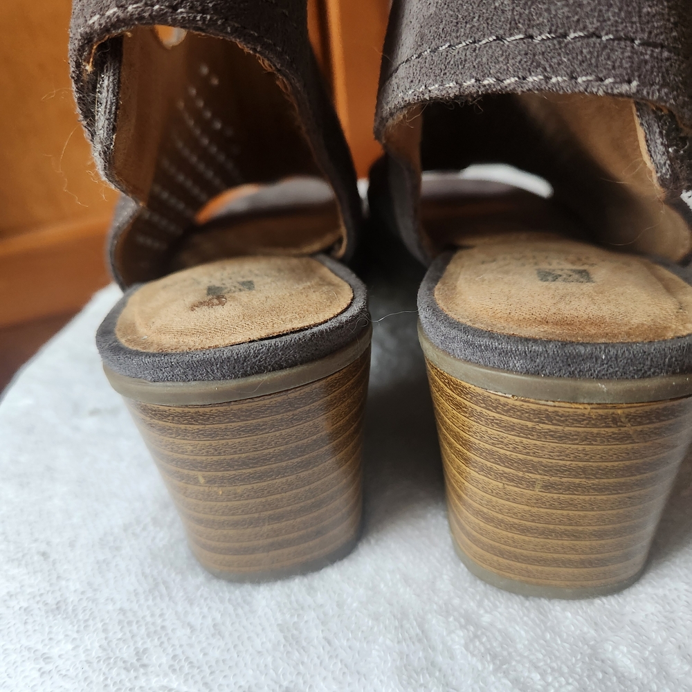 White Mountain Lorna Leather Peep Toe Sandals In Gray Size 8M - Picture 3 of 8